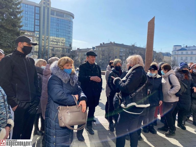 "Ми не маємо змоги нормально працювати": франківські підприємці знову вийшли на мітинг під стіни ОДА ФОТО ВІДЕО