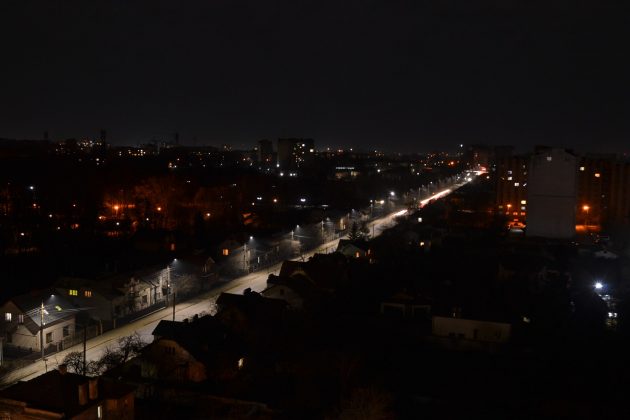 Вогні нічного міста: казкові фото Івано-Франківська з висоти