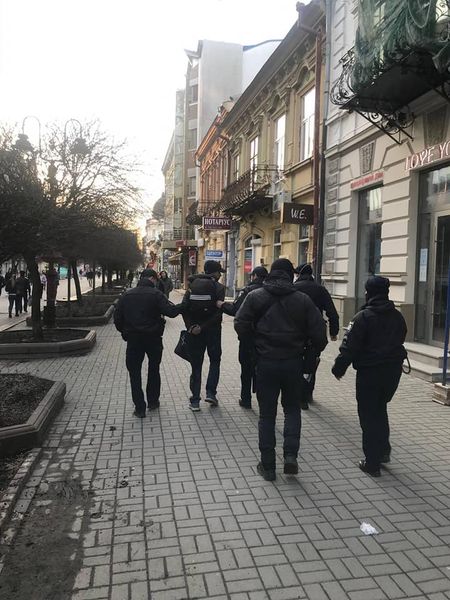 затримали