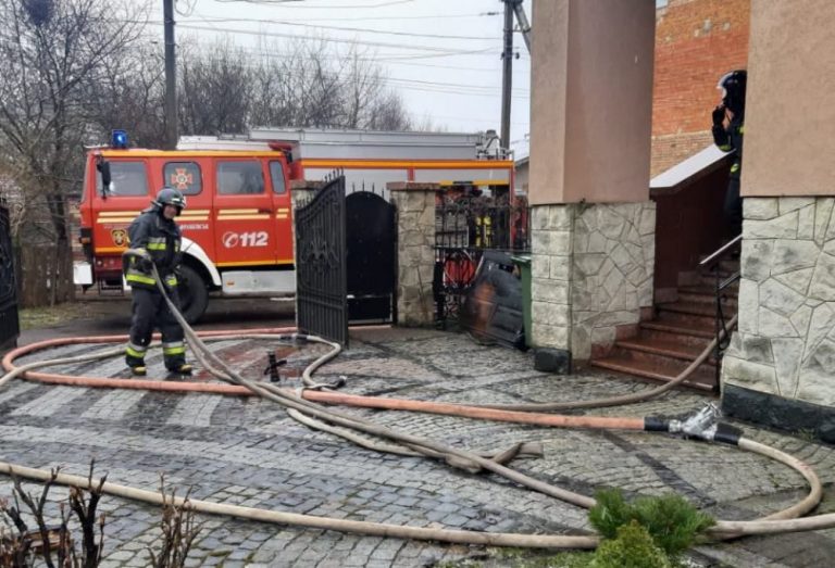 У Крихівцях горів житловий будинок, а в Коломиї - господарська будівля ФОТО