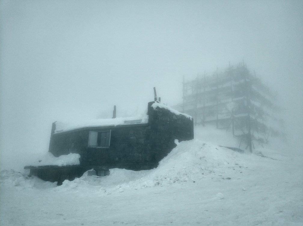 Карпати в останні дні березня добряче замело снігом ФОТО та ВІДЕО