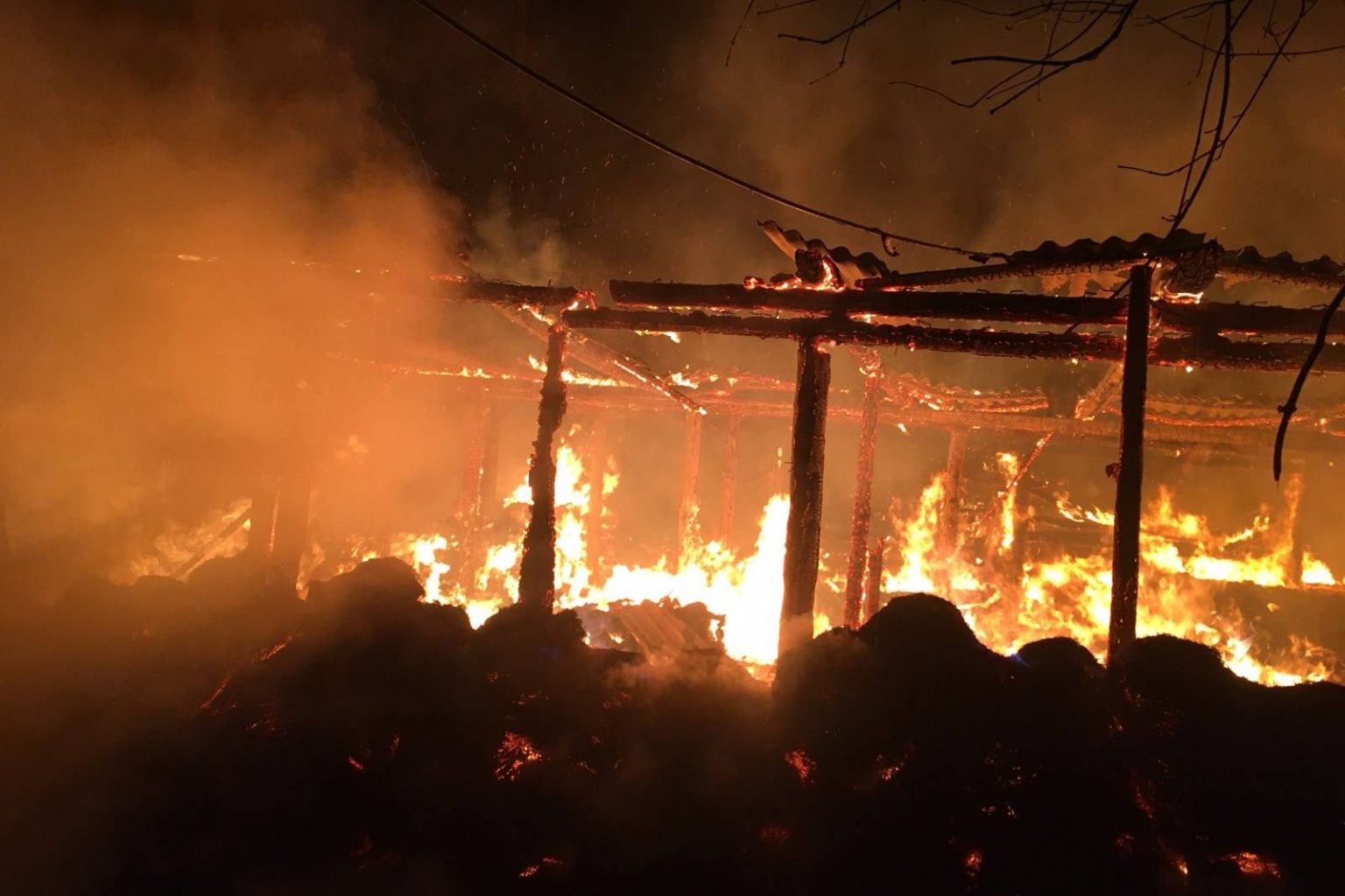 Упродовж минулої доби на Прикарпатті горіли дерев'яні споруди, автомобіль та господарські будівлі