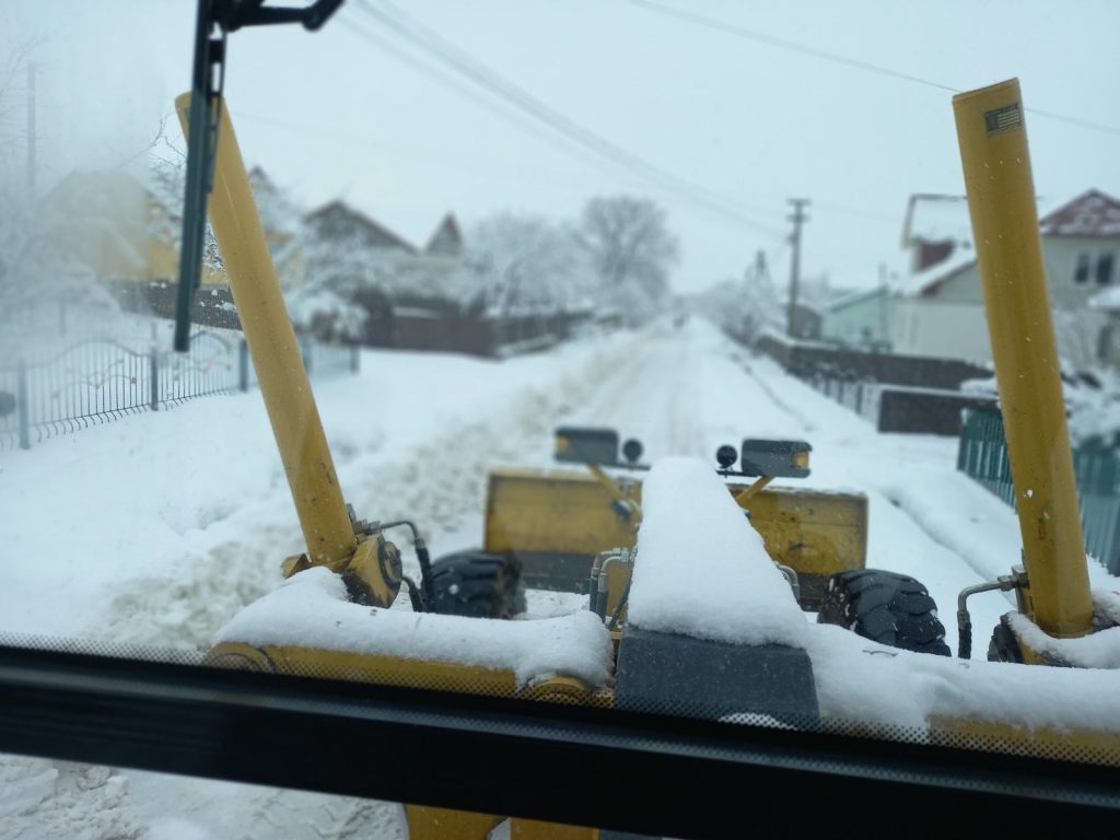 Прикарпатські села засипає снігом - дорожники працюють у цілодобовому режимі ФОТО