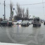 На Франківщині ВАЗ в'їхав у Шкоду: рух на дорозі ускладнився ФОТО