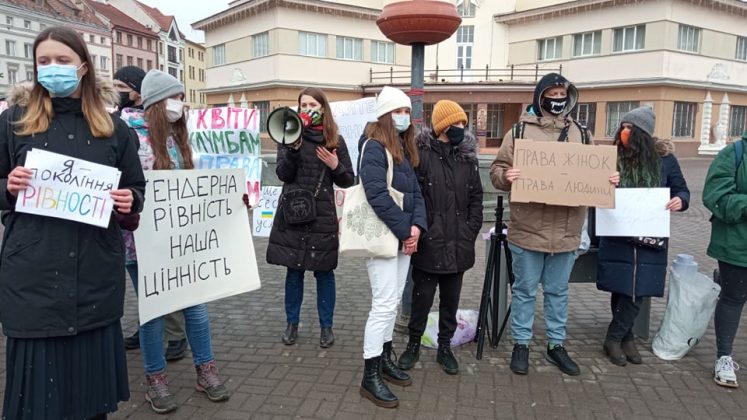 Мешканці Франківська вийшли на марш за права жінок ФОТО ВІДЕО