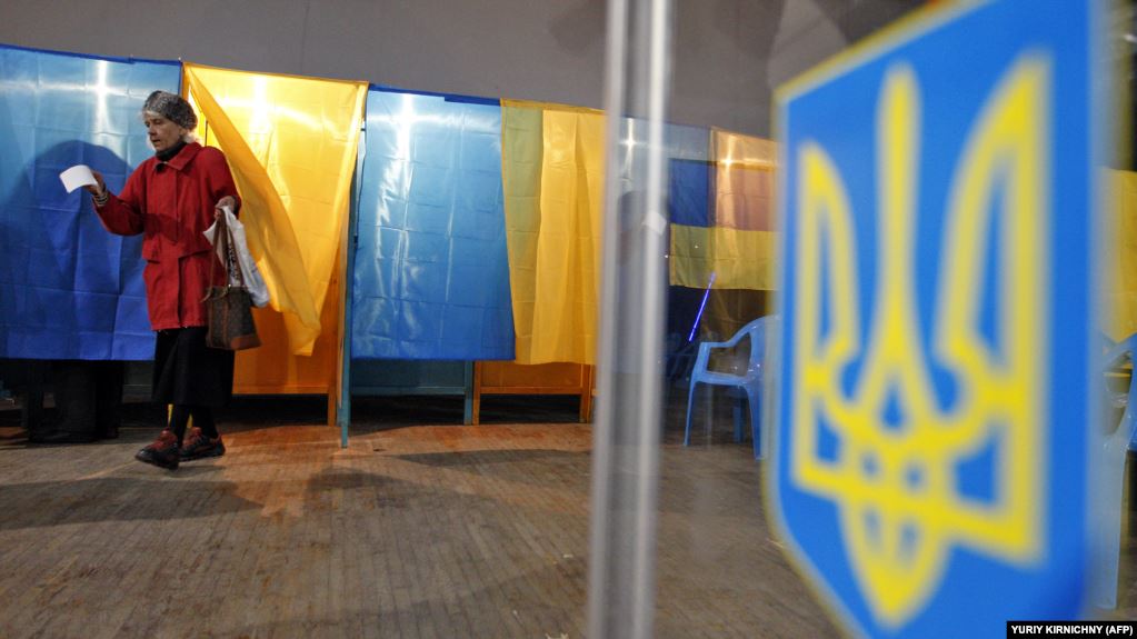 Явка виборців на Надвірнянщині не перевищує 8%. Поліція отримала сім повідомлень про порушення