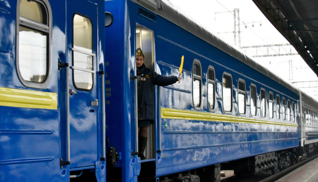З Івано-Франківської та Чернівецької області Укрзалізниця виконає 5 спеціальних рейсів
