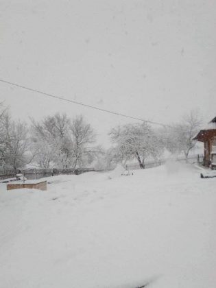 Івано-Франківщину накрив сильний снігопад ФОТОРЕПОРТАЖ
