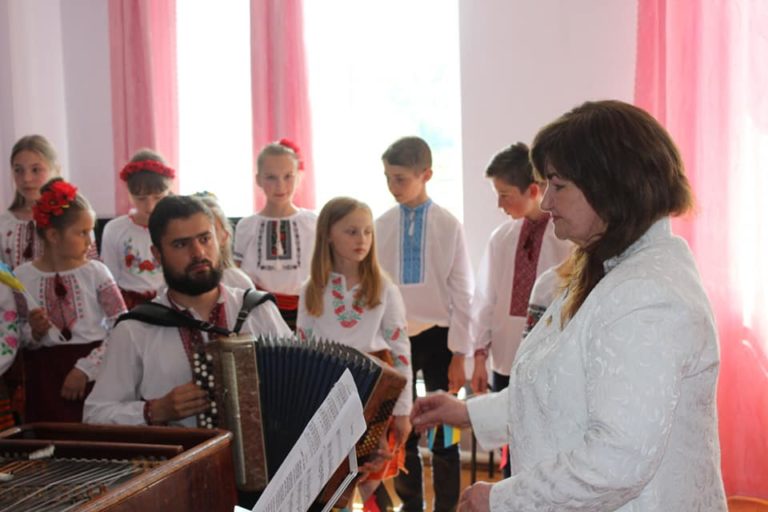 померла