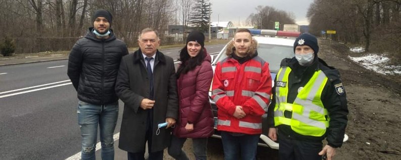 Як працюють франківські студенти-медики на блокпостах області ФОТО