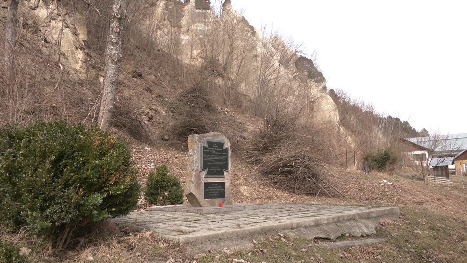 На Прикарпатті натрапили на ймовірне поховання часів Першої світової війни ФОТО та ВІДЕО