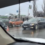 На Франківщині ВАЗ в'їхав у Шкоду: рух на дорозі ускладнився ФОТО