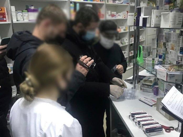 На Франківщині правоохоронці викрили фармацевта на продажі заборонених ліків