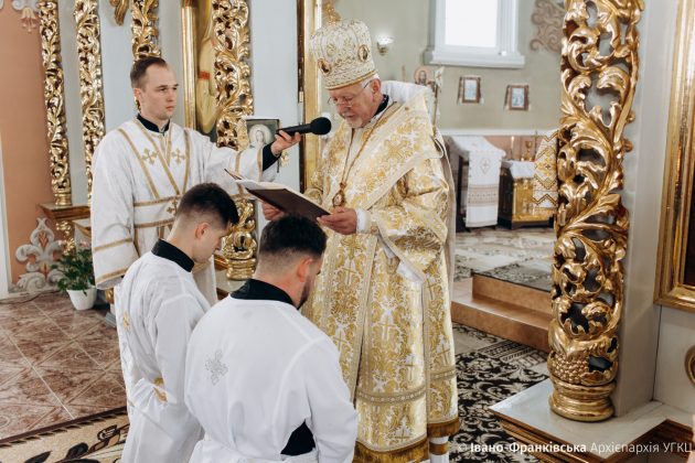 У Франківську Митрополит Володимир рукоположив двох нових священників ФОТО