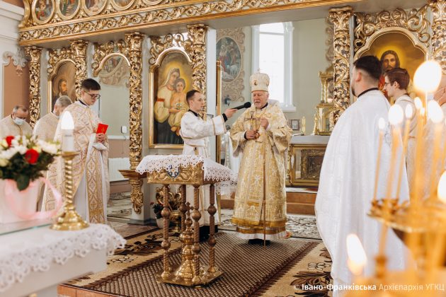 У Франківську Митрополит Володимир рукоположив двох нових священників ФОТО