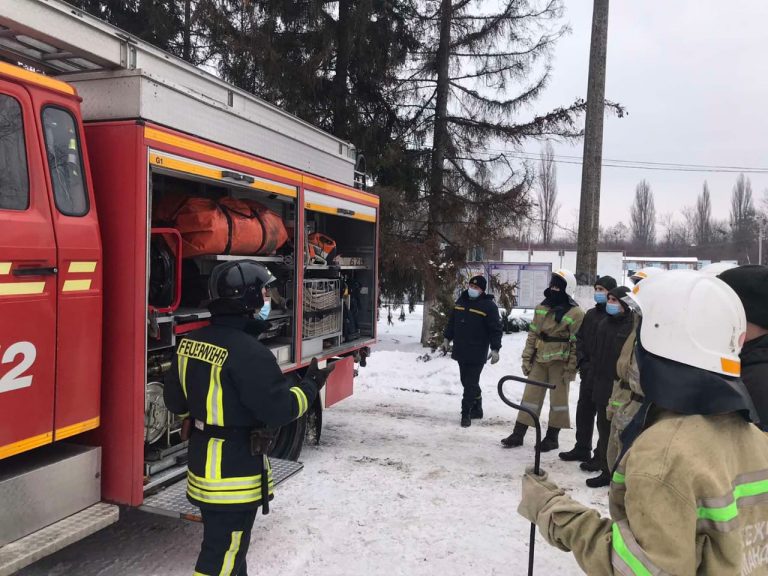 Коломийські рятувальники провели навчання в "Епіцетрі"