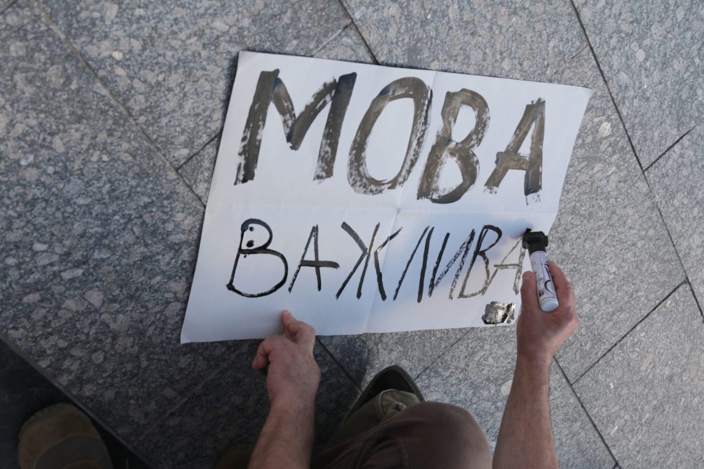 Омбудсмен отримав 12 скарг з Прикарпаття про порушення мовного закону