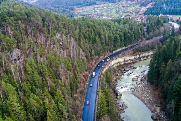 В Яремче заасфальтували дорогу понад Прутом ФОТО