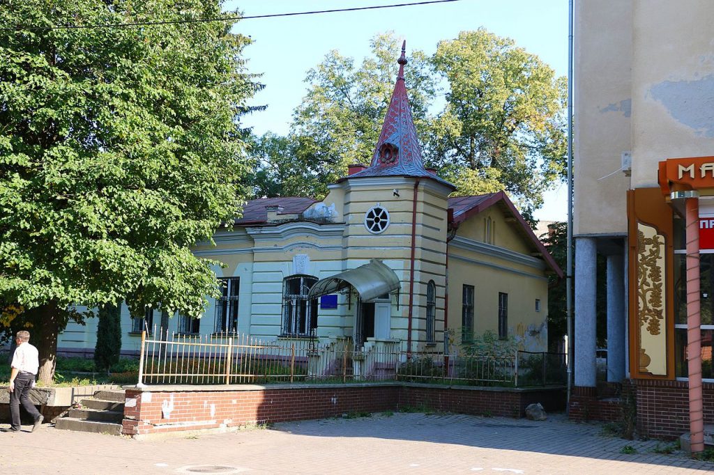 У Франківську виставлять на продаж три історичні будівлі