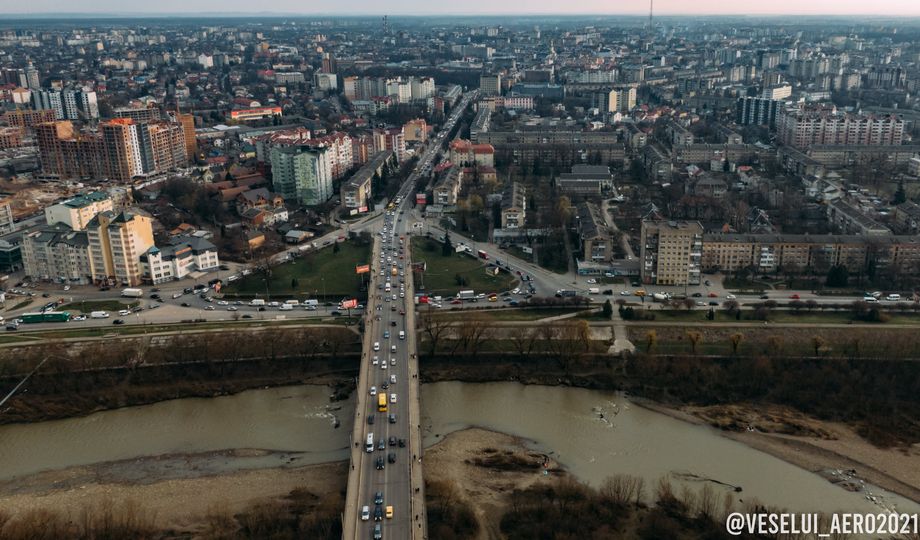 Неймовірні світлини дощового Франківська з висоти пташиного польоту ФОТО