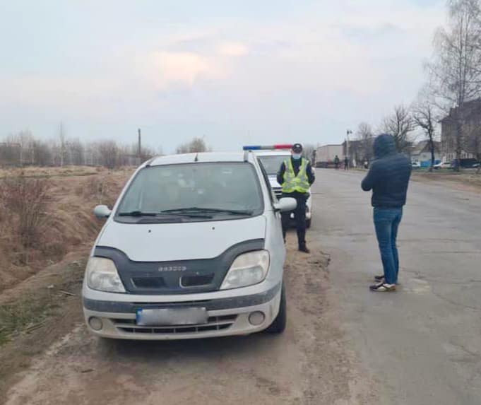 На Прикарпатті поліцейські виявили двох водіїв з підробленими документами ФОТО