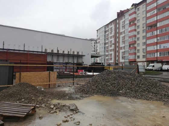 Фотозвіт із місця будівництва Макдональдзу в Івано-Франківську Фоторепортаж