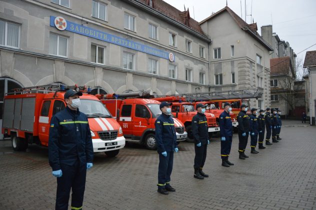 Нагородили прикарпатських рятувальників, які приймали участь у ліквідації наслідків снігових заметів ФОТО