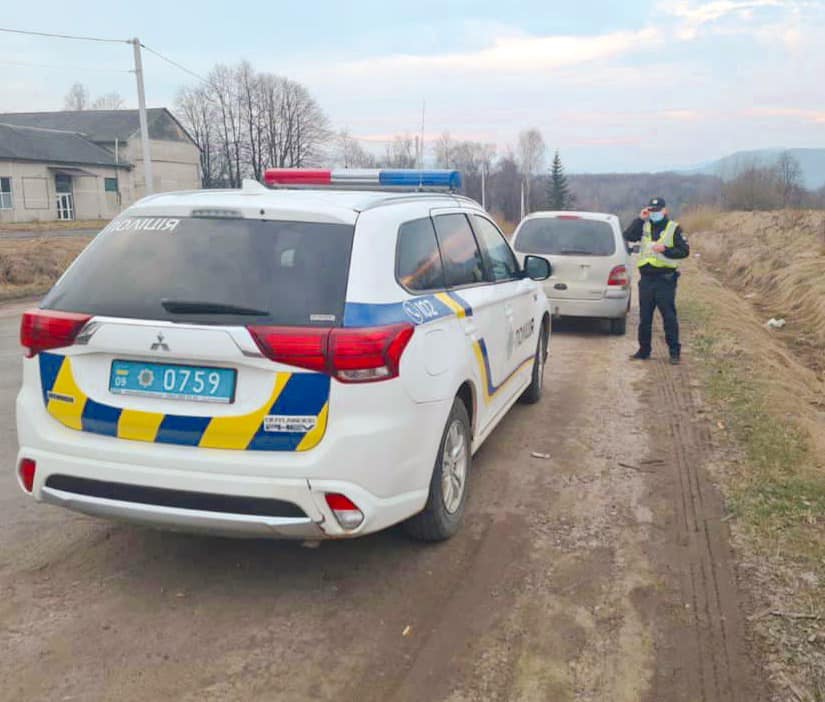підробленими
