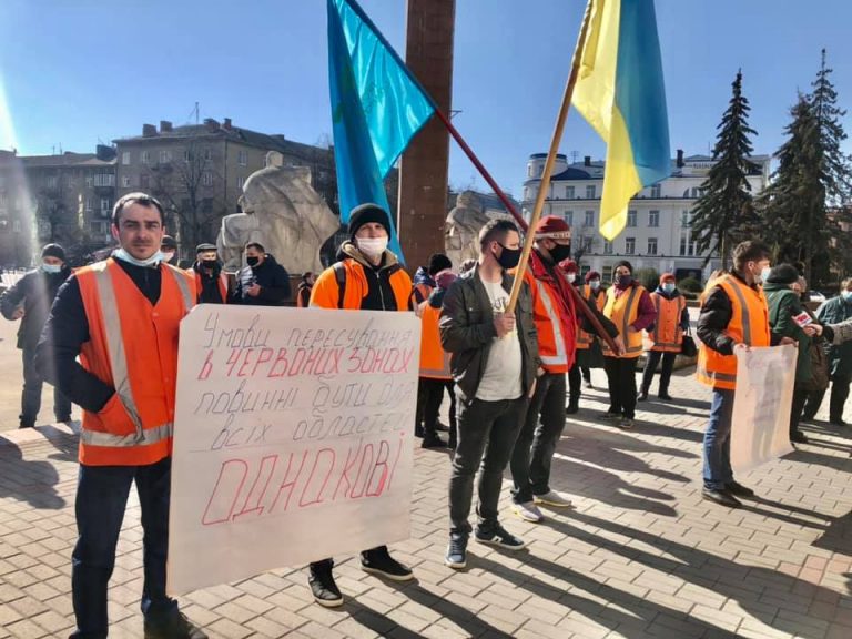 Франківські підприємці влаштували мітинг через карантин ФОТО та ВІДЕО