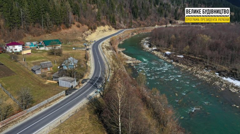 У гірському прикарпатському селі капітально відремонтували дорогу ФОТО