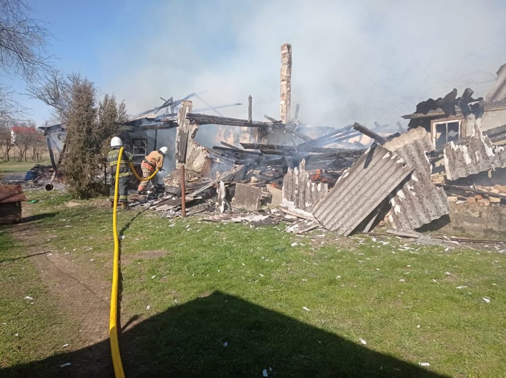 Прикарпатські вогнеборці ліквідували пожежу
