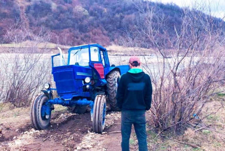 На Франківщині поліцейські викрили незаконне видобування гравію ФОТО