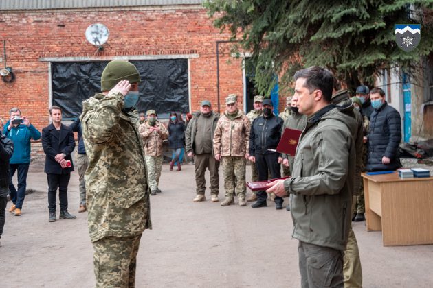 Президент відзначив бійців коломийської “десятки” ФОТО