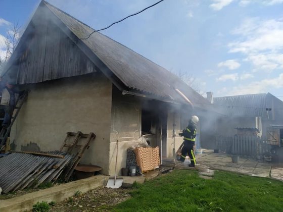 Калуські вогнеборці за вихідні ліквідували дві пожежі