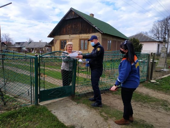 Прикарпатські рятувальники провели роз’яснювальні бесіди щодо дотримання правил пожежної безпеки ФОТО