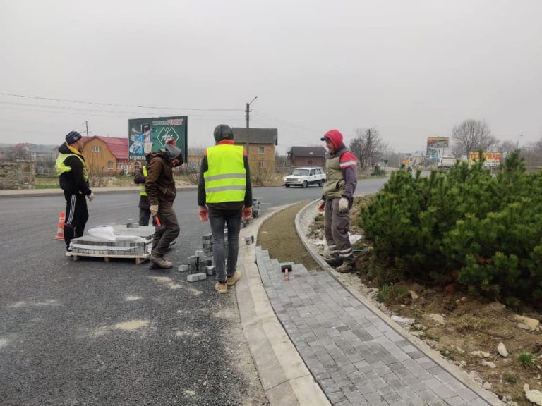 На Прикарпатті завершується ремонт ще однієї кільцевої розв’язки ФОТО