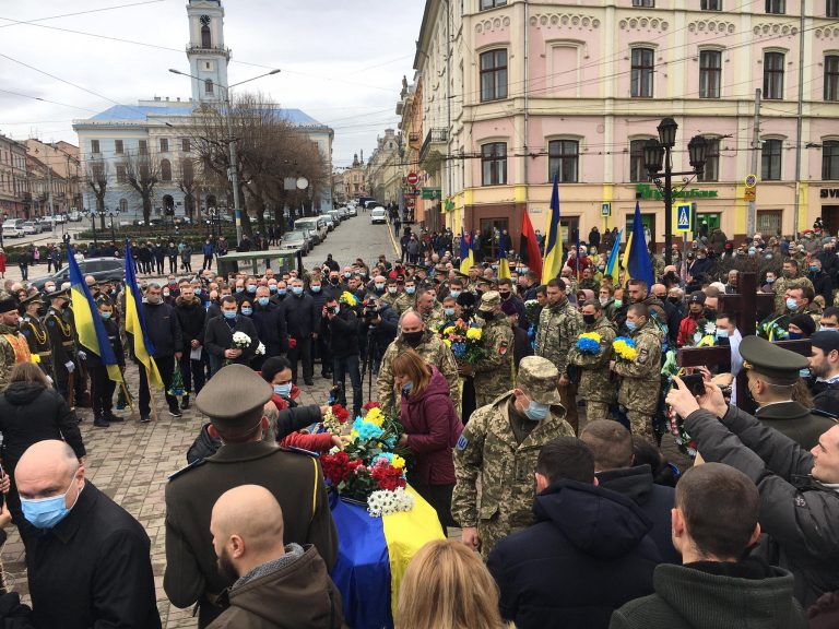 У Чернівцях попрощалися з загиблим на війні бійцем прикарпатської "десятки" ФОТО та ВІДЕО