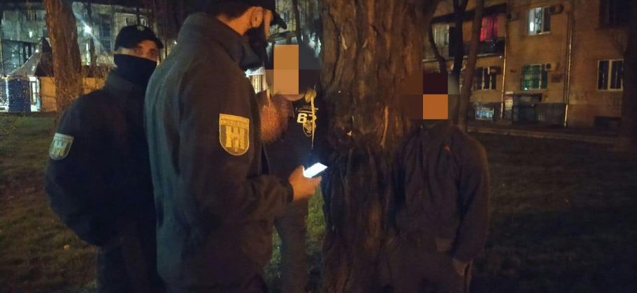 За минулу ніч муніципали склали 9 протоколів за розпиття алкогольних напоїв в громадських місцях ФОТО