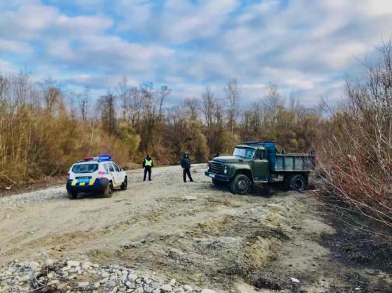 На Франківщині поліцейські розпочали кримінальне провадження по факту незаконного видобутку корисних копалин ФОТО