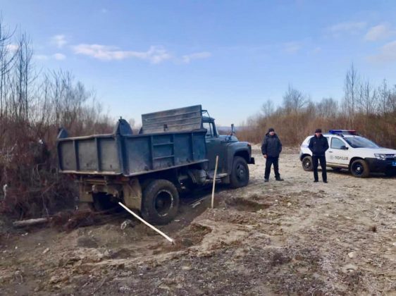 На Франківщині поліцейські розпочали кримінальне провадження по факту незаконного видобутку корисних копалин ФОТО