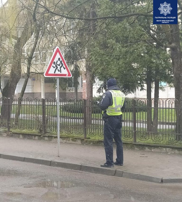 Прикарпатські патрульні перевірили стан доріг після зими ФОТо