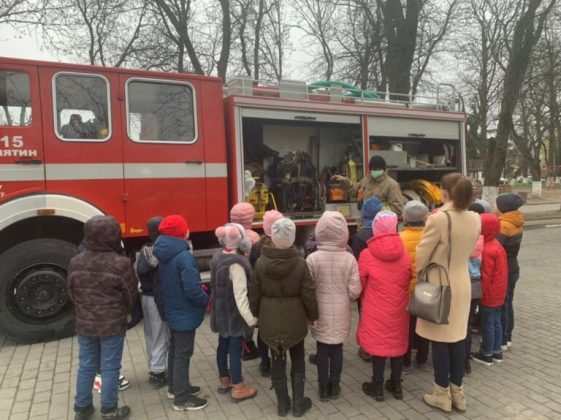 Прикарпатські рятувальники навчали дітлахів правил безпеки життєдіяльності ФОТО