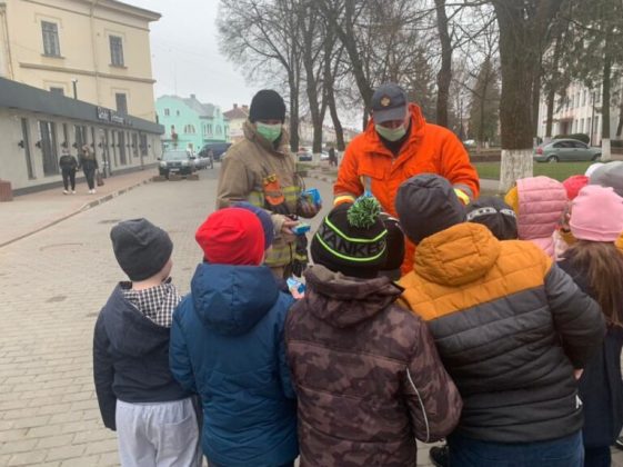 Прикарпатські рятувальники навчали дітлахів правил безпеки життєдіяльності ФОТО