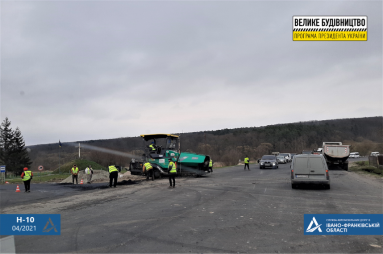 Під Франківськом триває ремонт дороги державного значення Н-10 ФОТО