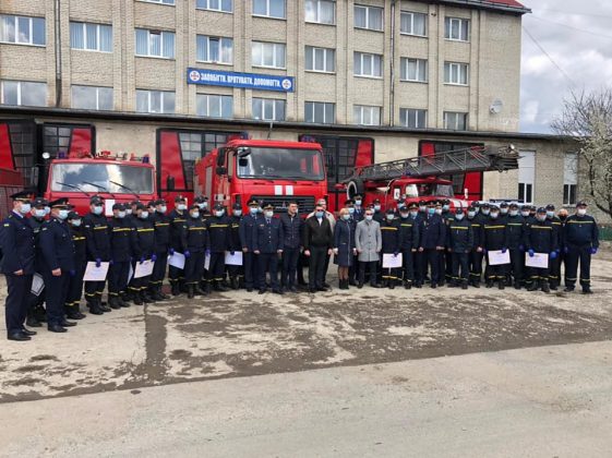 На Прикарпатті нагородили рятувальників, допомагали розгорнути та працювати мобільному шпиталю в Богородчанах