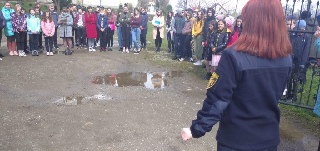 Долинські надзвичайники провели навчальну евакуацію школярів ФОТО