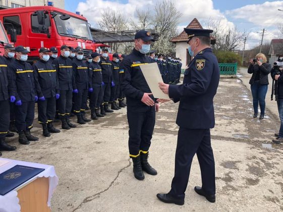 На Прикарпатті нагородили рятувальників, допомагали розгорнути та працювати мобільному шпиталю в Богородчанах