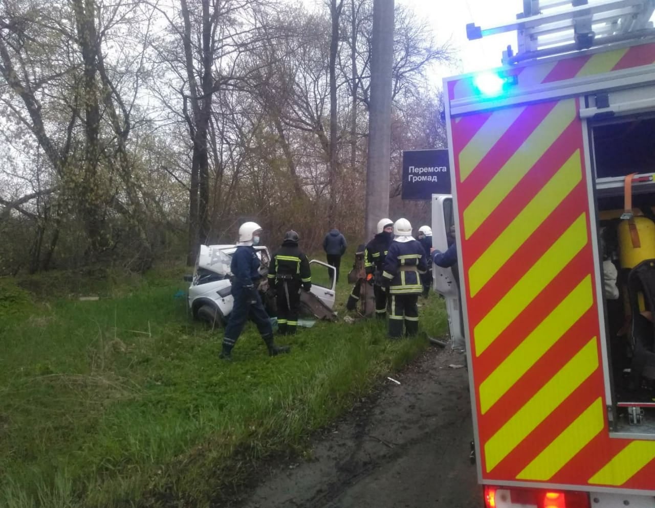 З'явилися нові відео та фото з місця ранкової автотрощі на в'їзді до Франківська