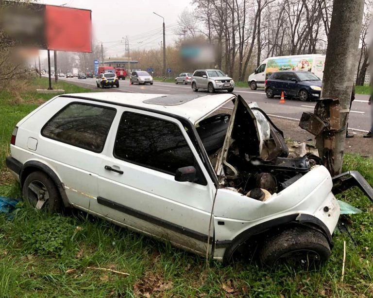 Не зміг загальмувати: з'явилися деталі ранкової автотрощі в передмісті Івано-Франківська ФОТОФ