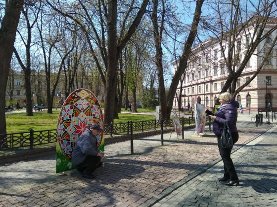 У центрі Івано-Франківська встановили святкові фотозони